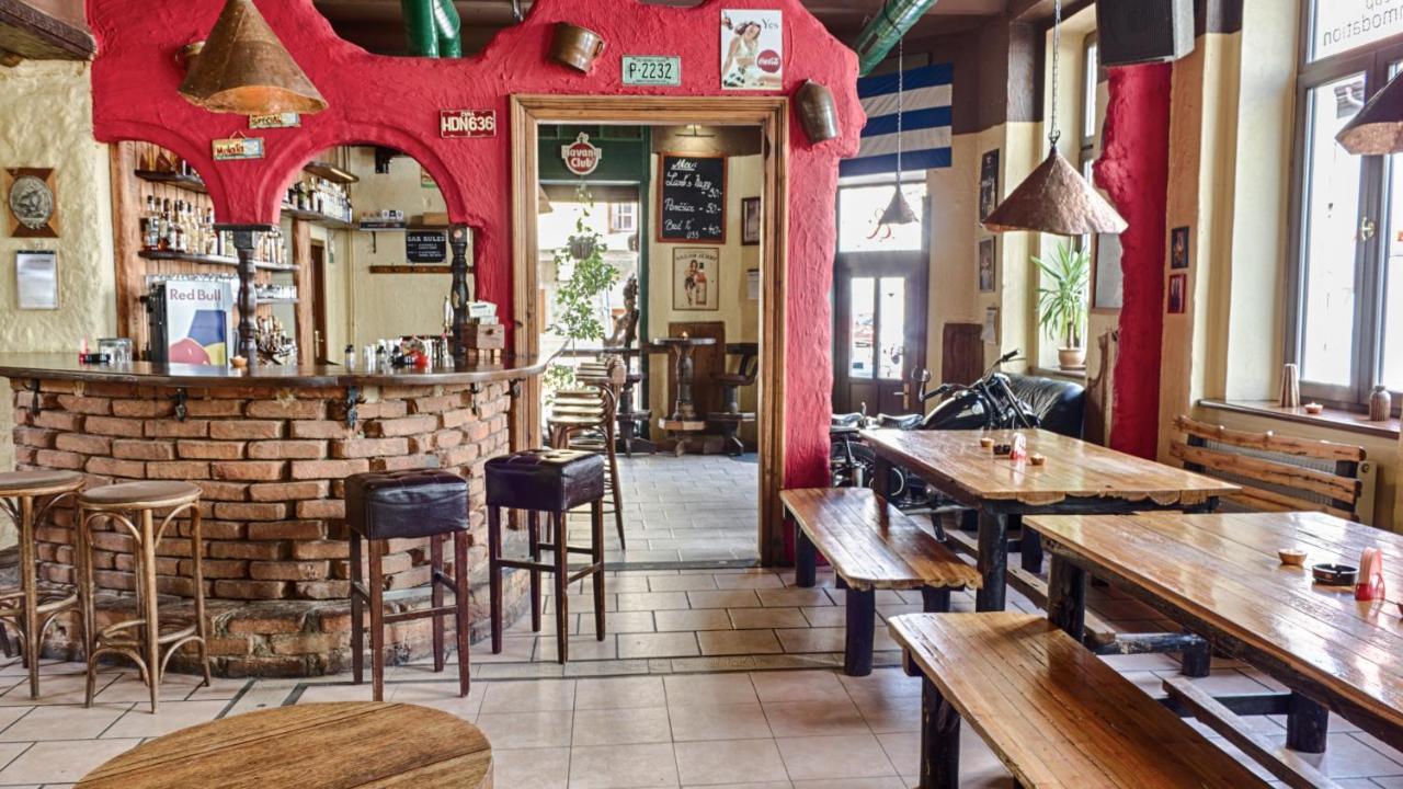 Cuba Bar&Hostel Ceske Budejovice Exterior foto
